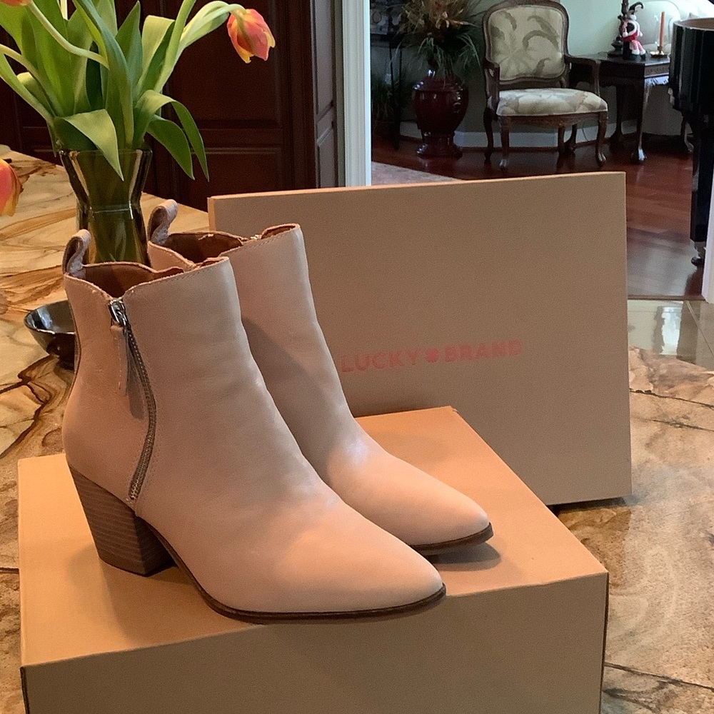 Lucky Brand Women's Tan Ankle Booties